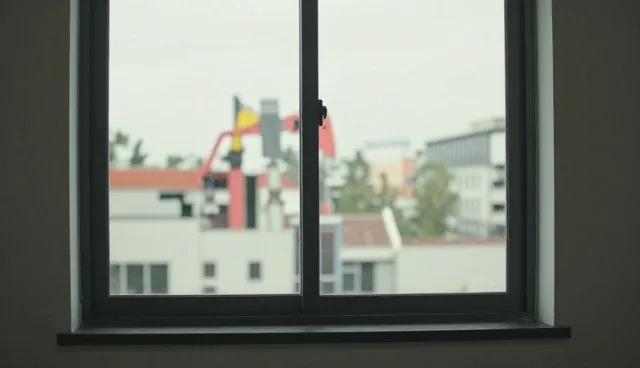 电脑电源适配器在不同场景下的使用建议